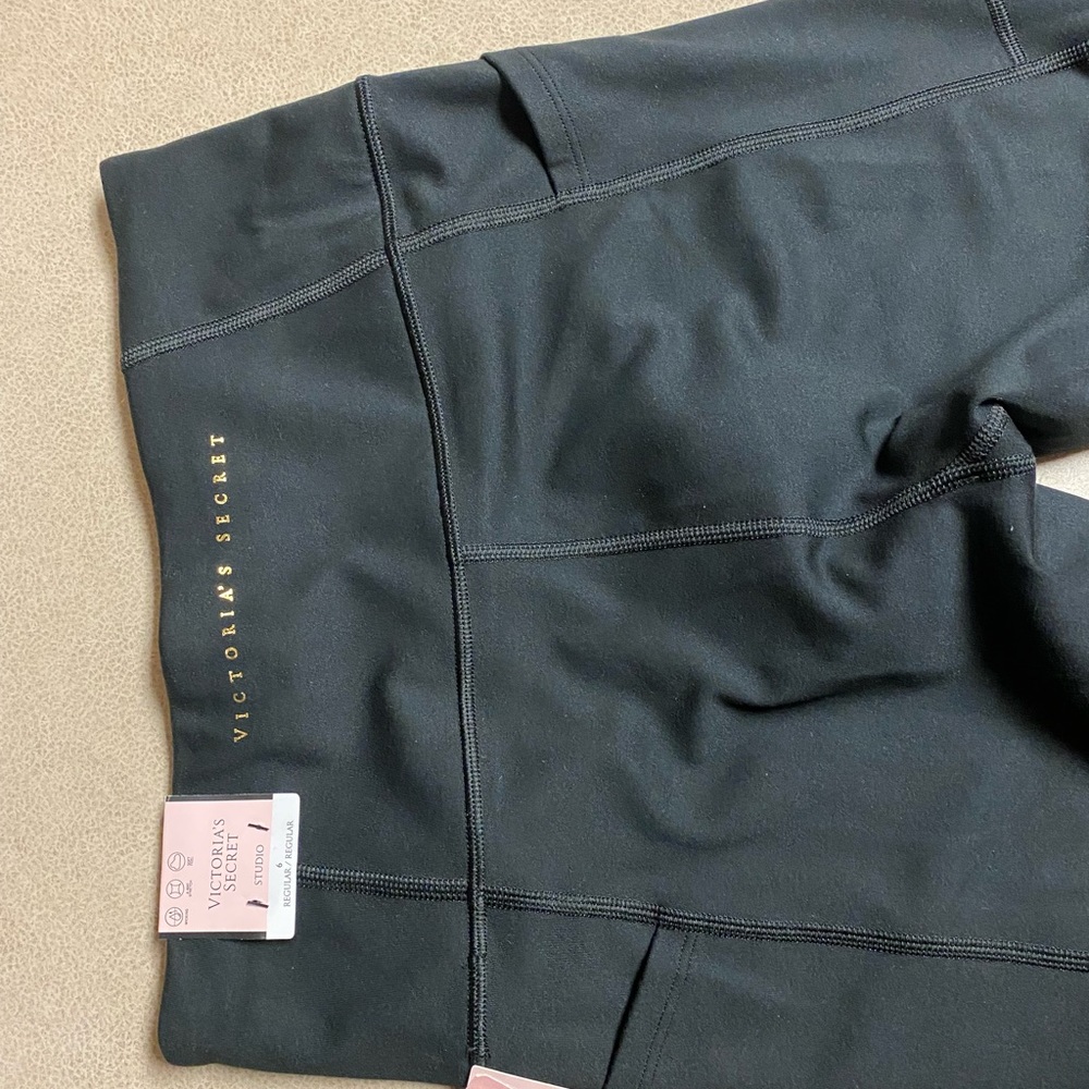 VICTORIA'S SECRET
Incredible Studio Legging